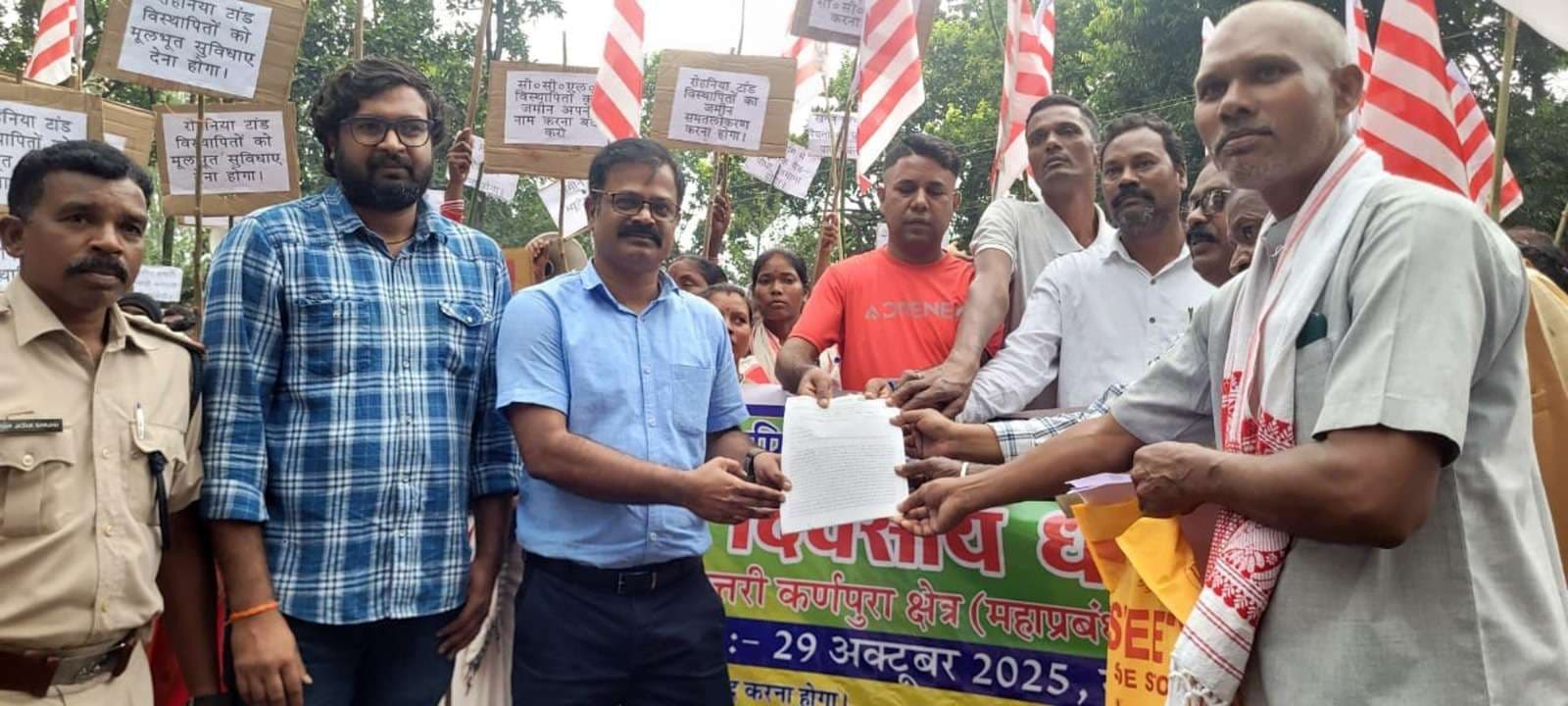 एनके एरिया कार्यालय के समक्ष खनन प्रभावित ग्रामीणों ने दिया धरना