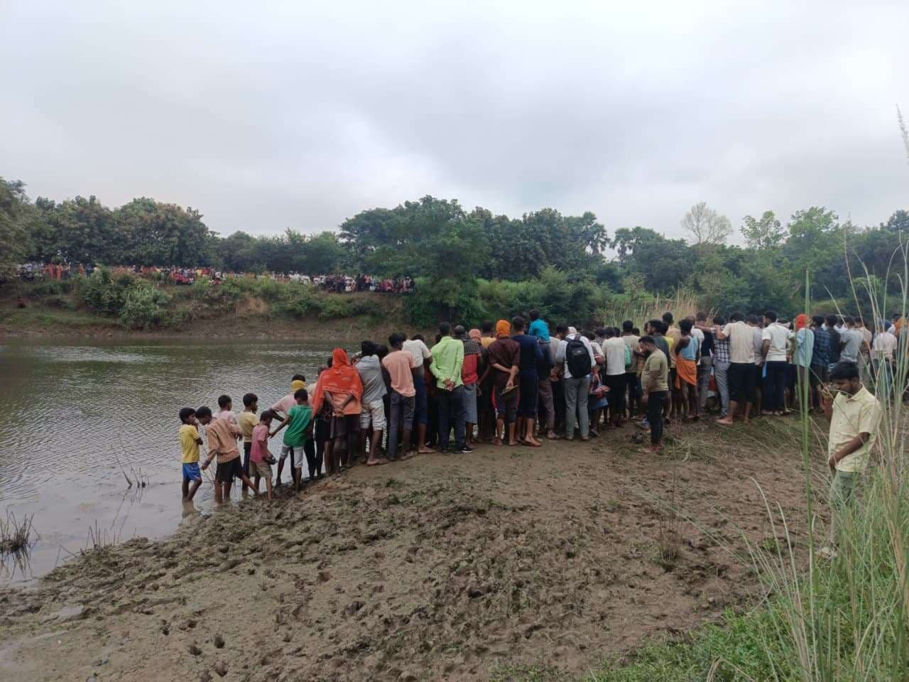 पुलिस ने नदी से एक युवक का शव किया बरामद