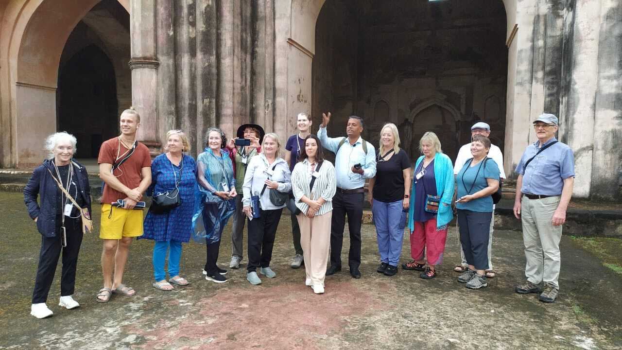 31 विदेशी पर्यटकों ने ऐतिहासिक धरोहर का किया भ्रमण