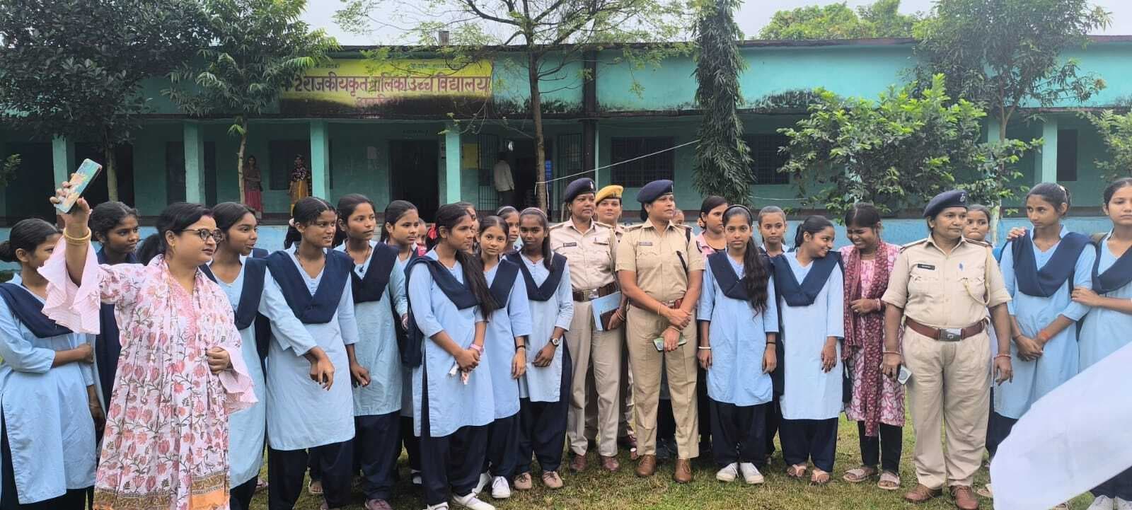 छात्राओं को अधिकार के प्रति किया जागरूक