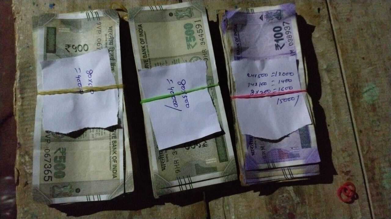 सिसमा चेक पोस्ट पर बाइक सवार से 95 हजार नकद बरामद