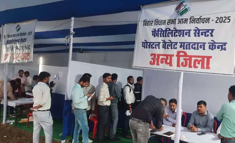 16371 में से 3075 मतदानकर्मियों ने डीएवी स्कूल अदमापुर में डाले वोट