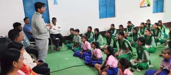 छात्राओं को सुरक्षित बैंकिंग के लिए किया गया जागरूक