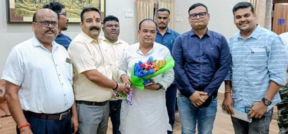 Chaibasa News : चाईबासा में आधुनिक मल्टीस्पेशलिटी अस्पताल बने : चेंबर