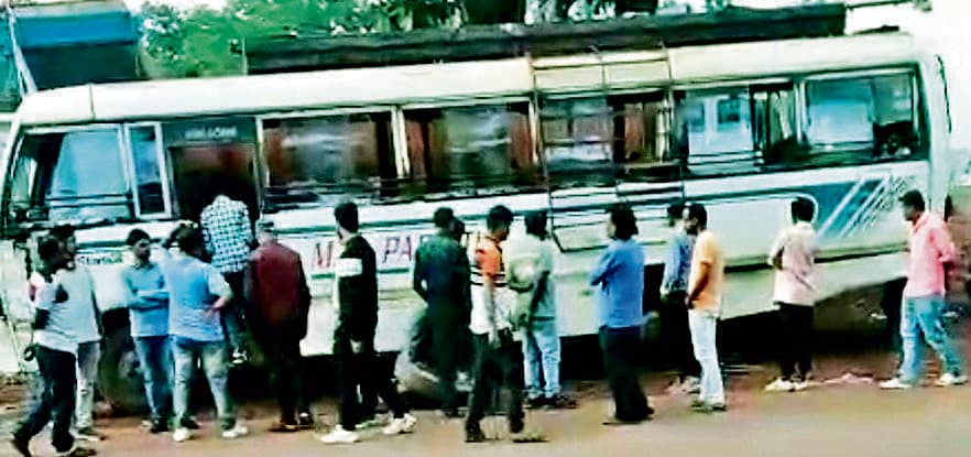 Chaibasa News : नोवामुंडी में मां पार्वती बस ब्रेकडाउन, परेशान रहे यात्री