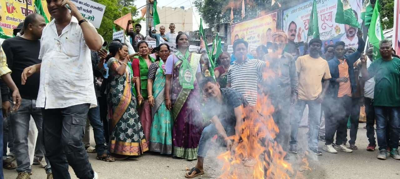 Chaibasa News : मंत्री दीपक के खिलाफ लोगों को भड़का कर राजनीति कर रही भाजपा : सोनाराम