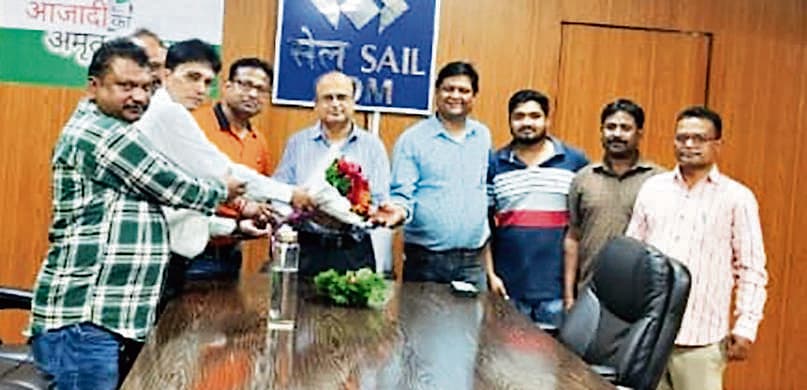 Chaibasa News : मजदूरों और खान के हित में हरसंभव कदम उठायेंगे : सीजीएम