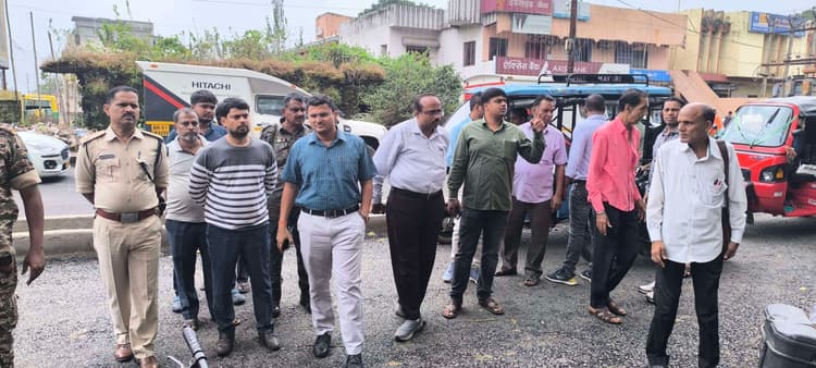 Giridih News: फोरलेन का अतिक्रमण करने वाले 45 दुकानों पर अब गिरेगी गाज