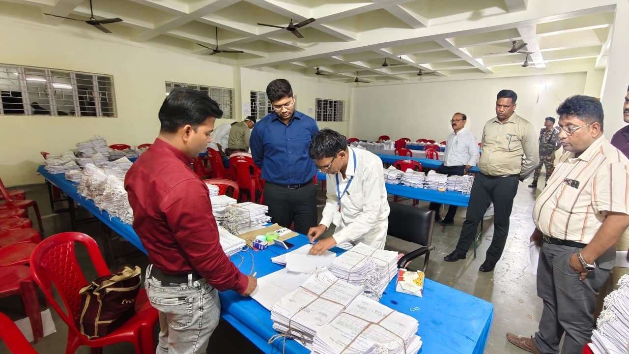 मतदान केंद्रों पर मतदाताओं को मोबाइल रखने को मिलेगा टोकन