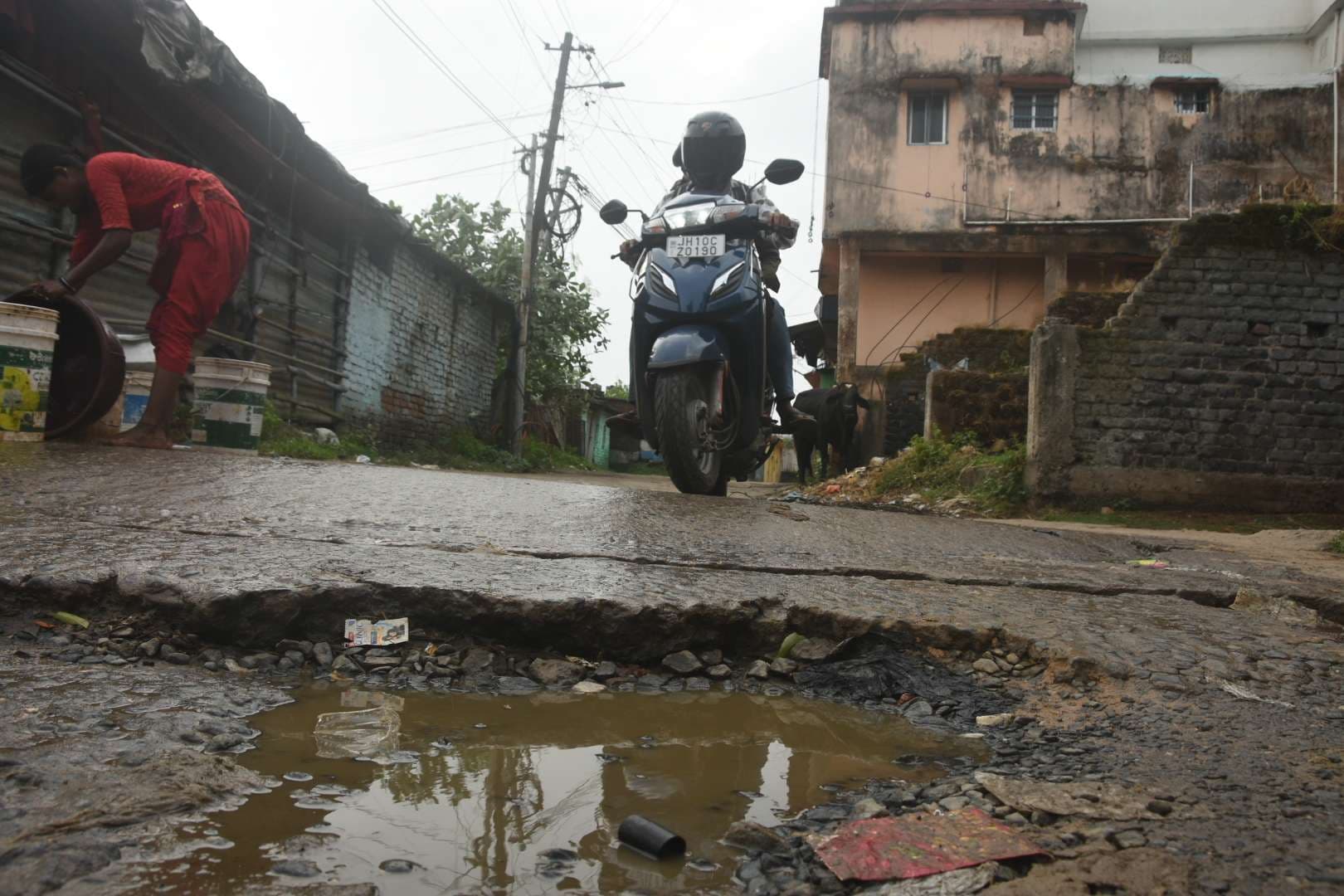 Dhanbad News: पांच वर्षों से एसीबी जांच में फंसी 200 करोड़ की इंटीग्रेटेड सड़क