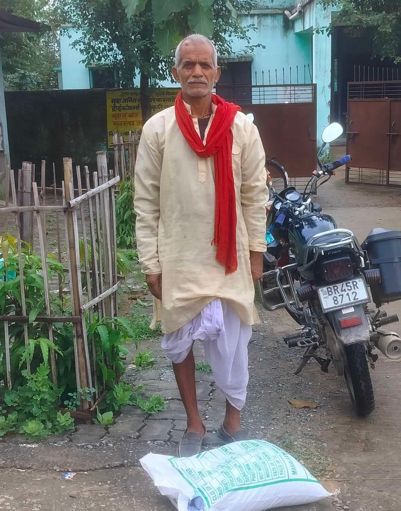 अनुदान पर किसानों के बीच चना, मसूर व सरसों के बीज का वितरण