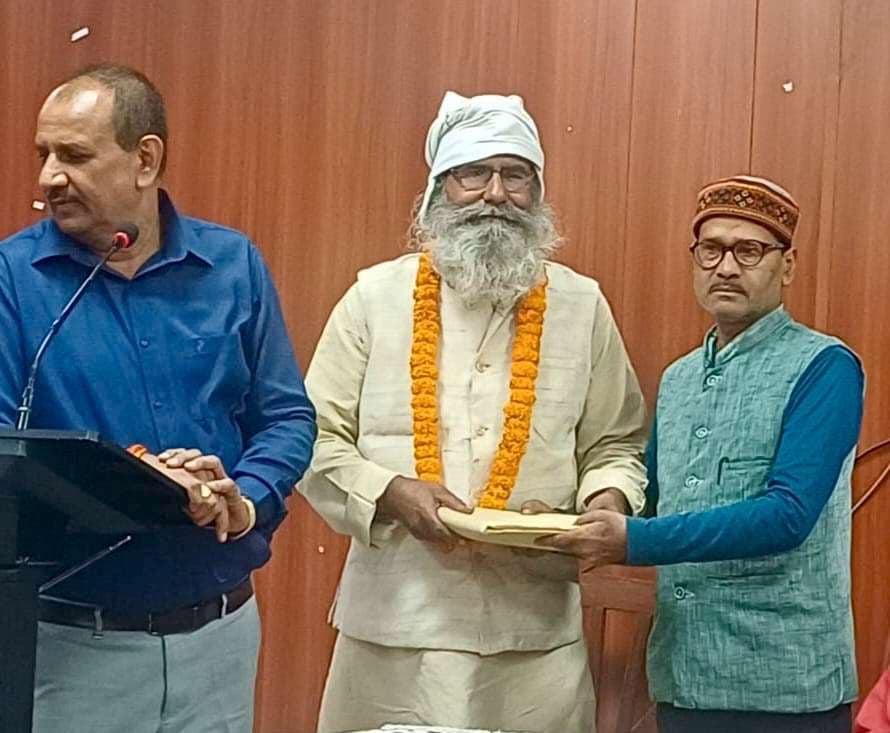 अंजबित सिंह कॉलेज के सेवानिवृत्त कर्मी हरेंद्र कुमार सिंह को भावभीनी विदाई