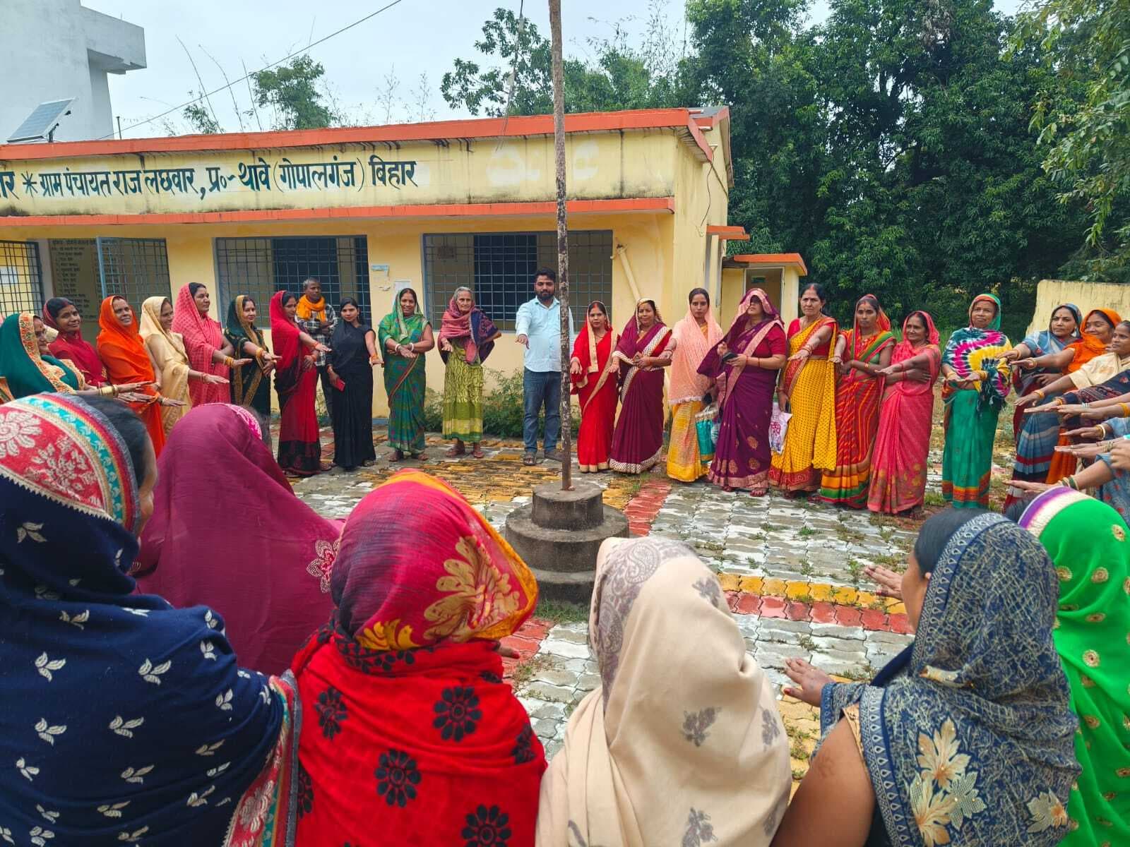 लछवार में सैकड़ों महिलाओं ने लिया संकल्प, छह को पहले करेंगे मतदान