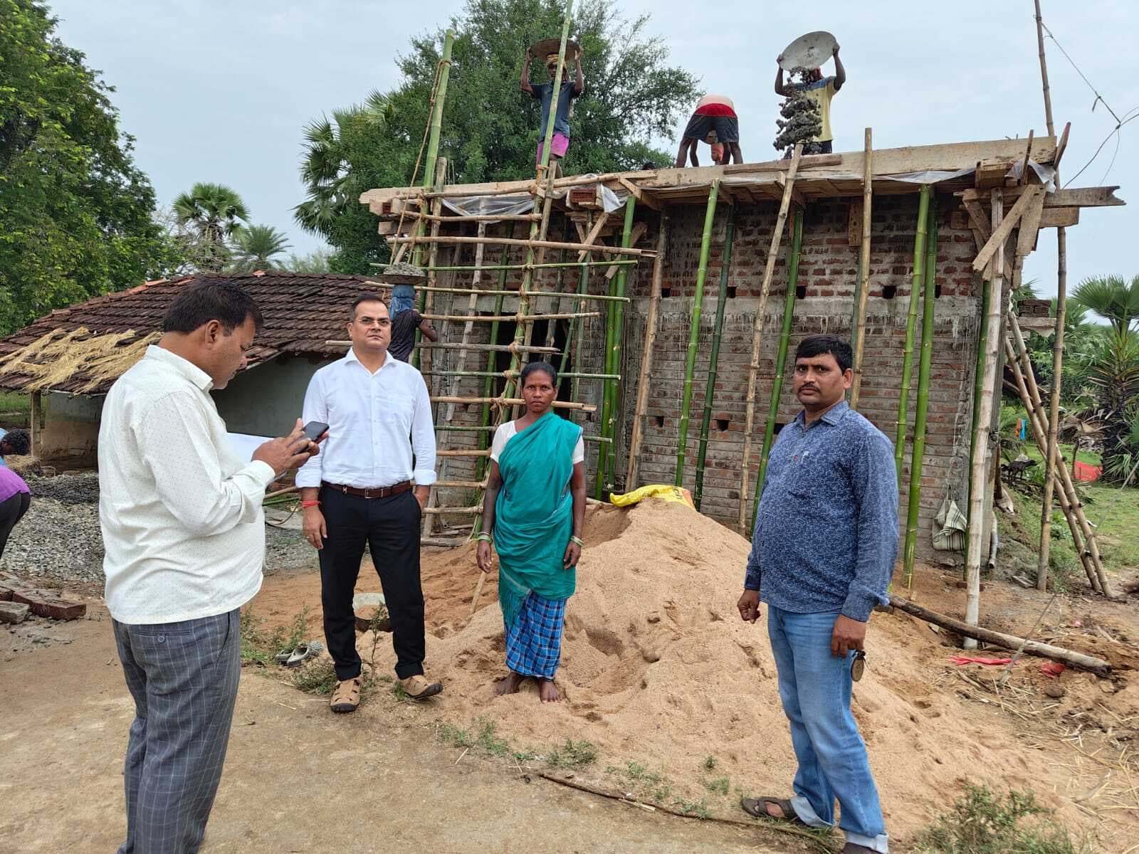 पीएम व अबुआ आवास योजनाओं को करायें पूर्ण : बीडीओ