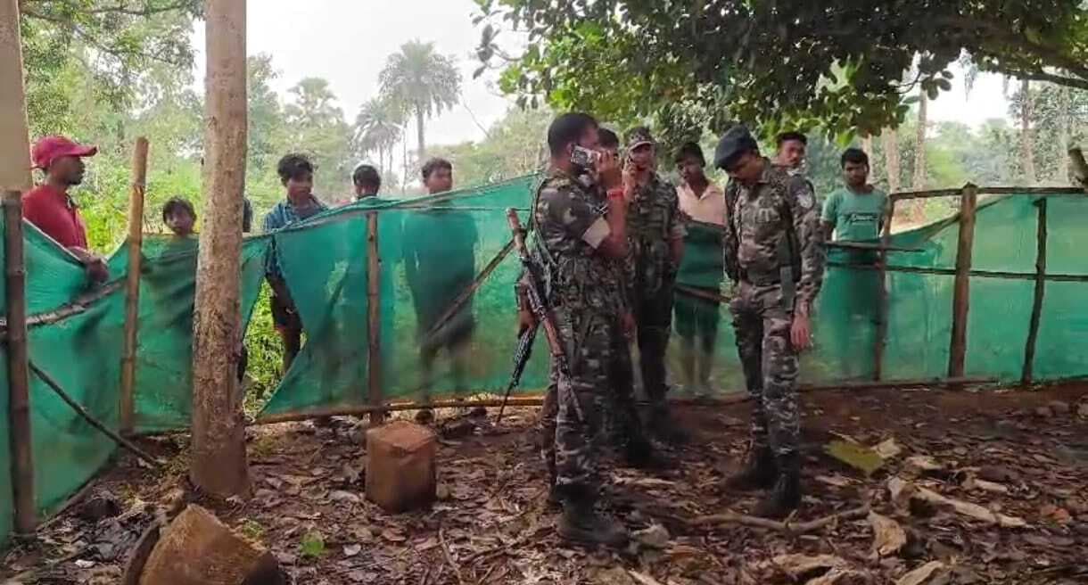 दुमका में दुकानदार की कुल्हाड़ी से वार कर हत्या