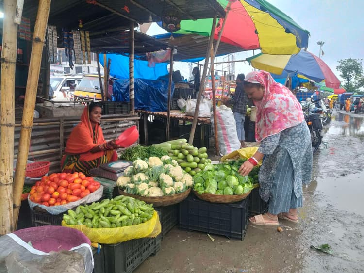 महंगाई, गेड़ाबाड़ी में लौकी 40 तो करेला 100 रुपये किलो