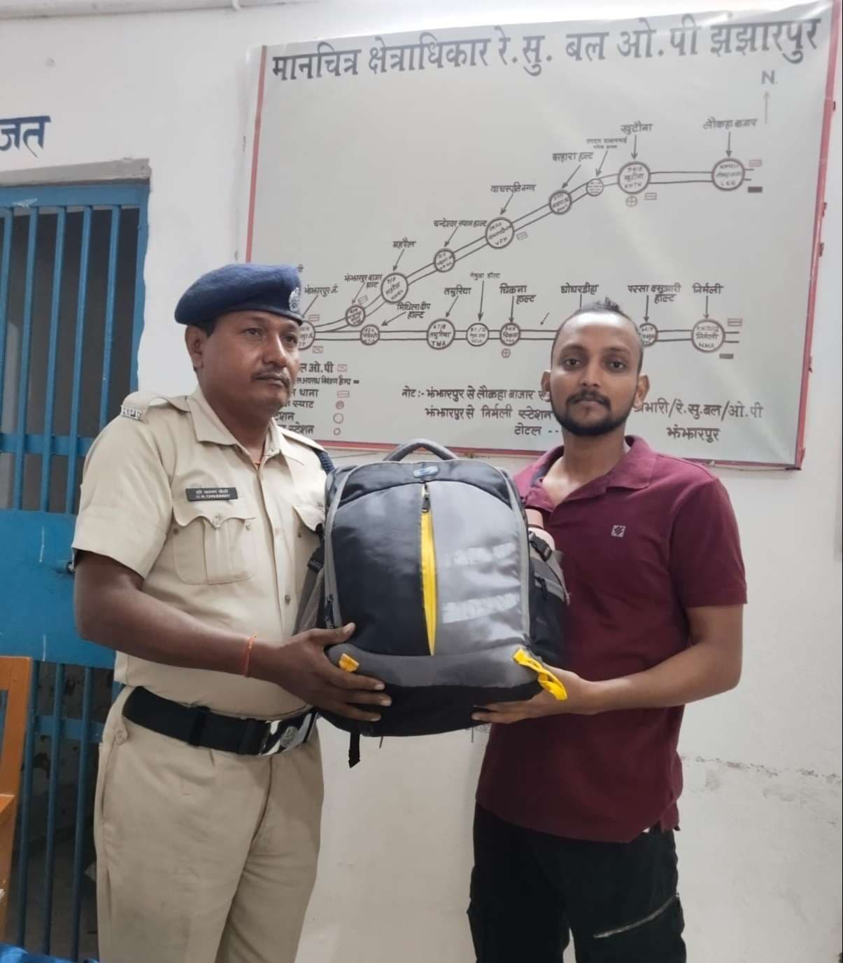 Madhubani News : ऑपरेशन अमानत के तहत आरपीएफ ने यात्री का बैग सुरक्षित लौटाया