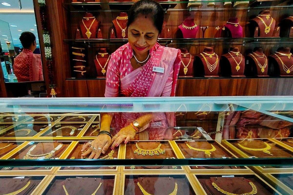 Gold Silver Price: एक साल में 53 हजार रुपये प्रति 10gm बढ़ गई सोने की कीमत, जानें Gold Silver का ताजा रेट