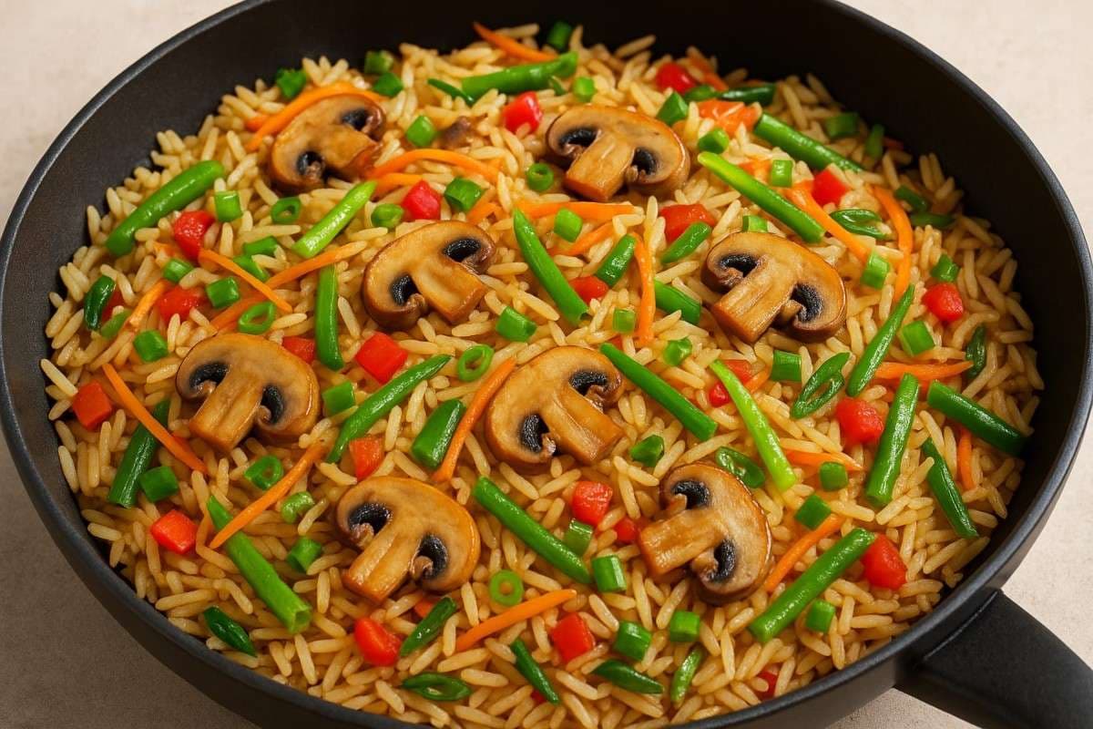 Mushroom Fried Rice Recipe: घर पर ही मिनटों में बनाएं रेस्टोरेंट जैसा मशरूम फ्राइड राइस, लंच और डिनर के लिए बेस्ट चॉइस