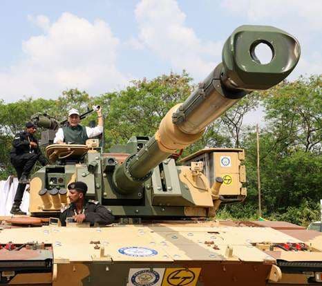 Defence Ministry: हम सिर्फ तकनीक के उपभोक्ता ही नहीं इसके निर्माता भी बनें