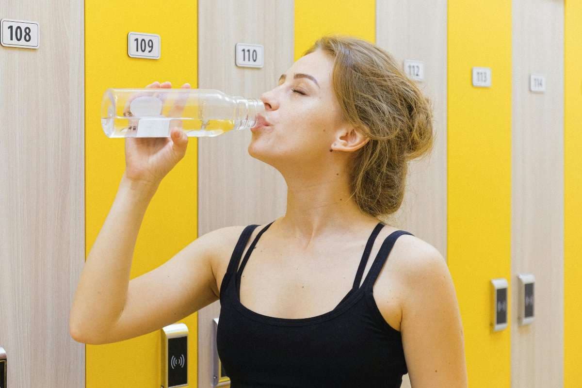 Health Tips: बहुत ठंडा पानी पीये बिना नहीं बुझती प्यास? जान लें सेहत को होने वाले नुकसान