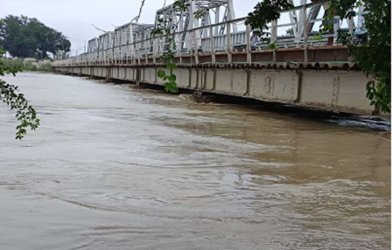 Bihar Flood: मधुबनी में उफनाई कमला और बलान, उत्तर बिहार में बाढ़ के हालात