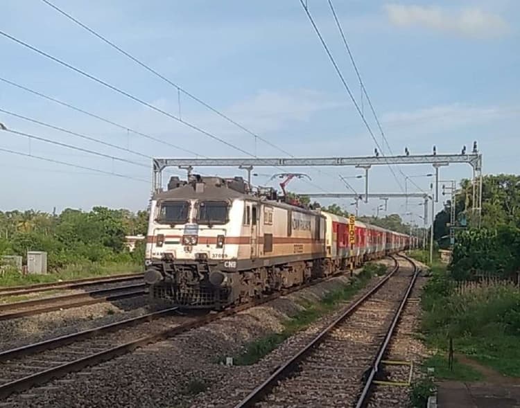 Railway: छठ पर्व के दौरान भीड़ को नियंत्रित करने के लिए रेलवे की विशेष पहल