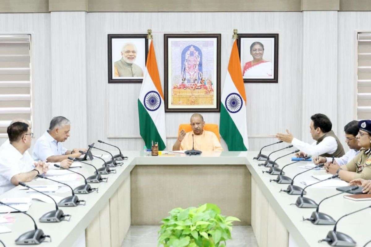 UP News: यूपी बना निवेशकों का नया सेंटर, फोकस सेक्टर डेस्क से निवेश को मिली नई रफ्तार