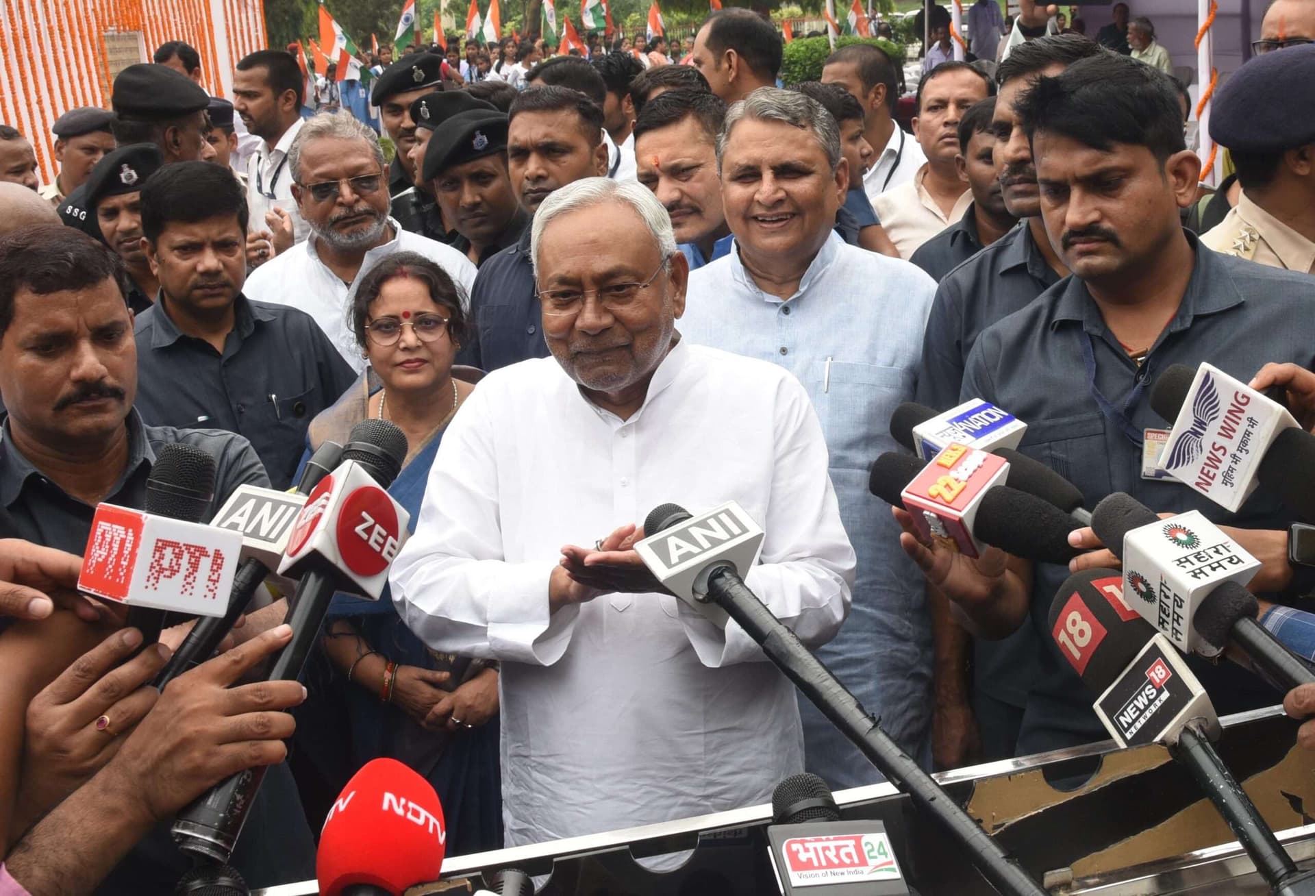 Bihar News: नीतीश कुमार की नयी कैबिनेट में दिखेगा मुस्लिम चेहरा, महिलाओं को मिल सकती है इतनी हिस्सेदारी