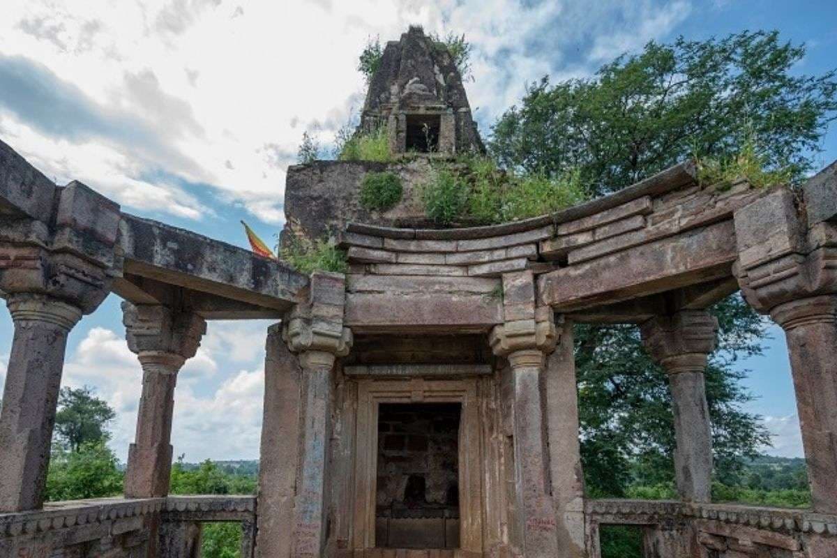 Bihar Tourism: कहीं पुरानी ईंट की दीवारें तो कहीं खूबसूरत नक्काशी, अपनी बिहार यात्रा में इन 5 किलों की जरूर शामिल करें