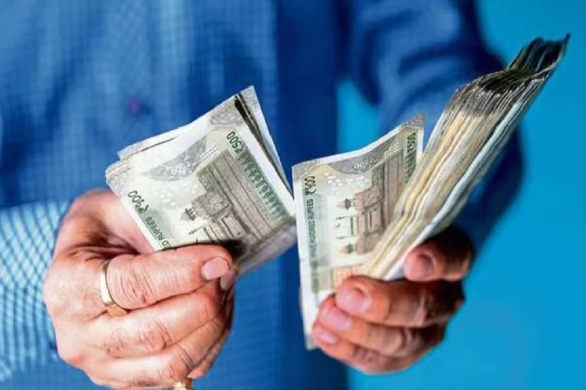 8th Pay Commission: 8वें वेतन आयोग के लागू होते बढ़ जाएगी सरकारी कर्मचारियों की सैलरी, मगर डीए हो जाएगा जीरो, जानें क्यों?