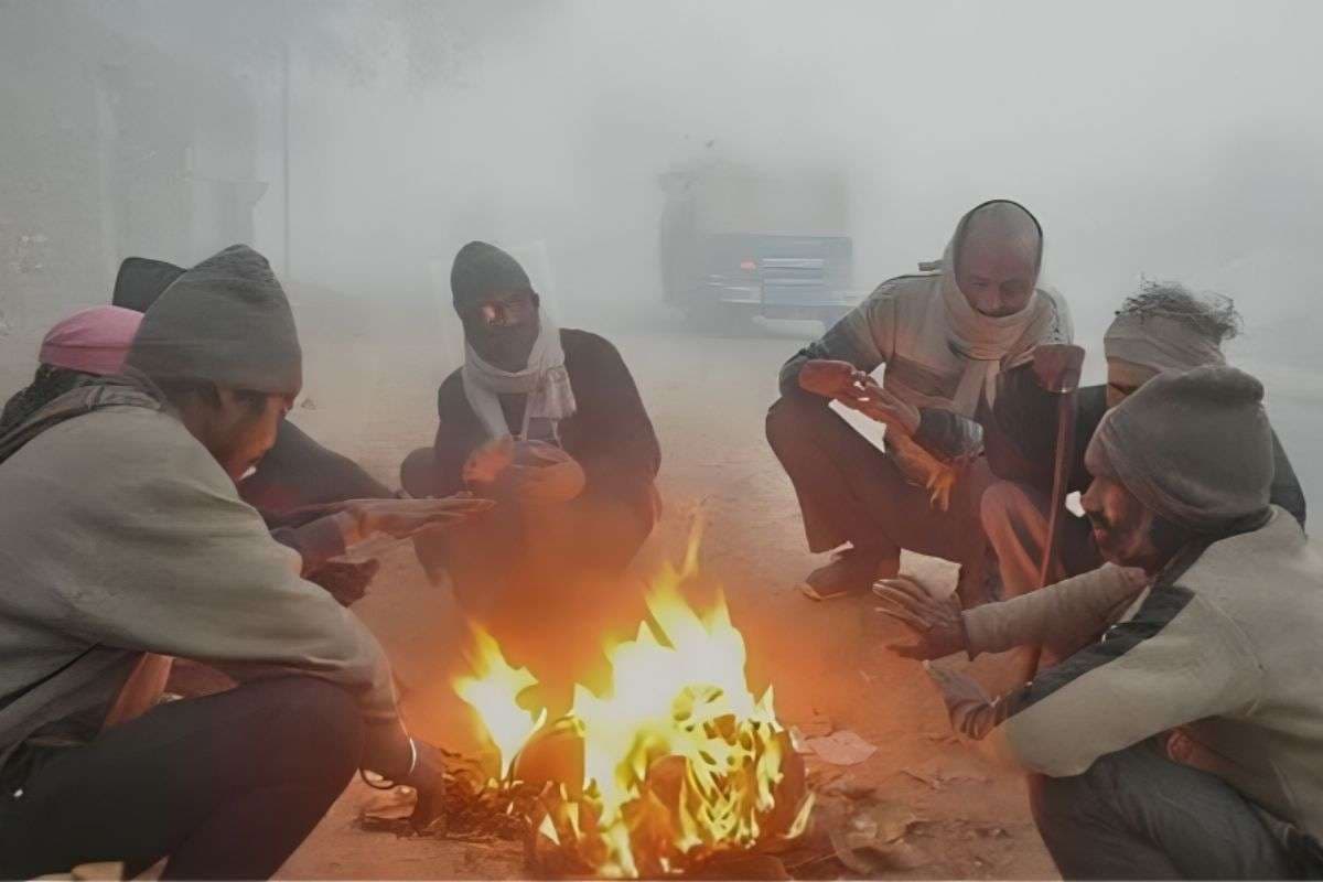 Aaj Bihar Ka Mausam: सावधान! बिहार में ठंड का तांडव! कैमूर 9.9°C पर पहुंचा, नवंबर में ही हाड़ कंपाने वाली ठंड—10 जिलों में कोहरा अलर्ट
