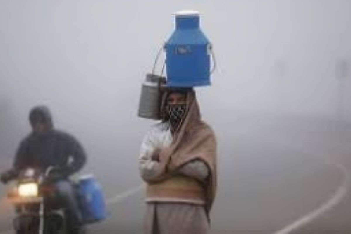 Aaj Bihar Ka Mausam: 4 शहरों में पारा 10°C के करीब, ठंड ने बढ़ाई सिहरन!इन जिलों में कोहरे और तेज हवा का अलर्ट