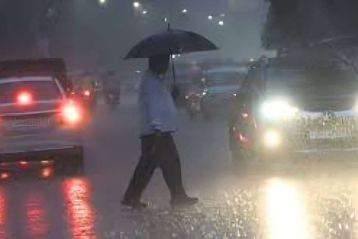 Aaj Bihar Ka Mausam: मोन्था तूफान के चलते 26 जिलों में बारिश की चेतावनी,7 जिलों में हेवी रेन का अलर्ट,2 नवंबर के बाद बदलेगा मौसम