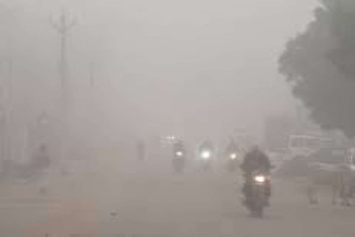 Aaj Bihar Ka Mausam: ठंड से राहत, पर कोहरे से 'जीरो विजिबिलिटी' का अलर्ट! पटना–गया समेत 19 जिलों में सुबह-सुबह सड़कें बनेंगी ‘ब्लाइंड स्पॉट’