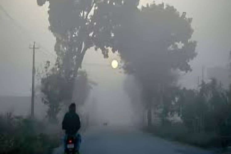 Aaj Bihar Ka Mausam: हो जाए अलर्ट! बिहार में पारा 4°C तक लुढ़का, इस दिन से शुरू होगी कंपा देने वाली ठंड