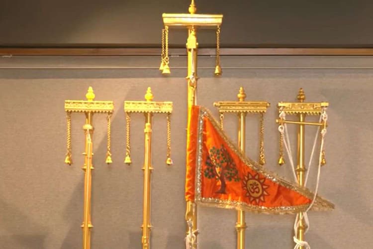 Ayodhya Flag Hoisting: राम मंदिर पर लहराएगा अहमदाबाद का केसरिया ध्वज, पीएम मोदी फहराएंगे सूर्य-ॐ अंकित पताका, जानें खासियत