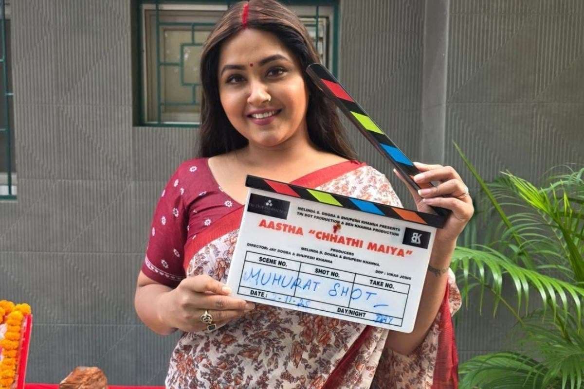 Bhojpuri Film: छठ पूजा के बाद काजल राघवानी ने शुरू की 'आस्था छठी मैया' फिल्म की शूटिंग, इंटरनेट पर वायरल हुई मुहूर्त की तस्वीरें