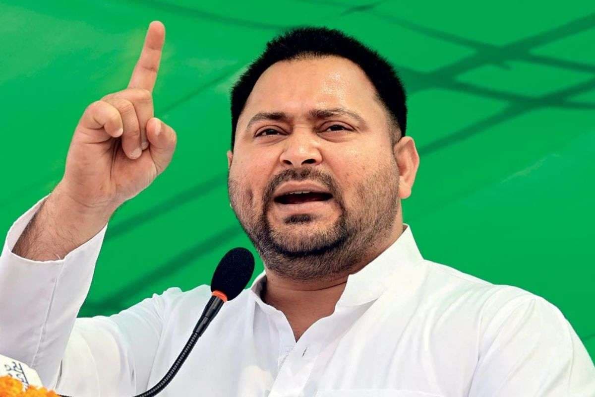 भाई के खिलाफ प्रचार करने पहुंचे तेजस्वी यादव, तेजप्रताप को वोट नहीं देने की कि अपील