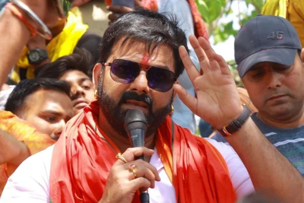 Bihar Election 2025: भोजपुरी सुपरस्टार पवन सिंह की रैली में हादसा, भीड़ के दबाव से गिरा पंडाल