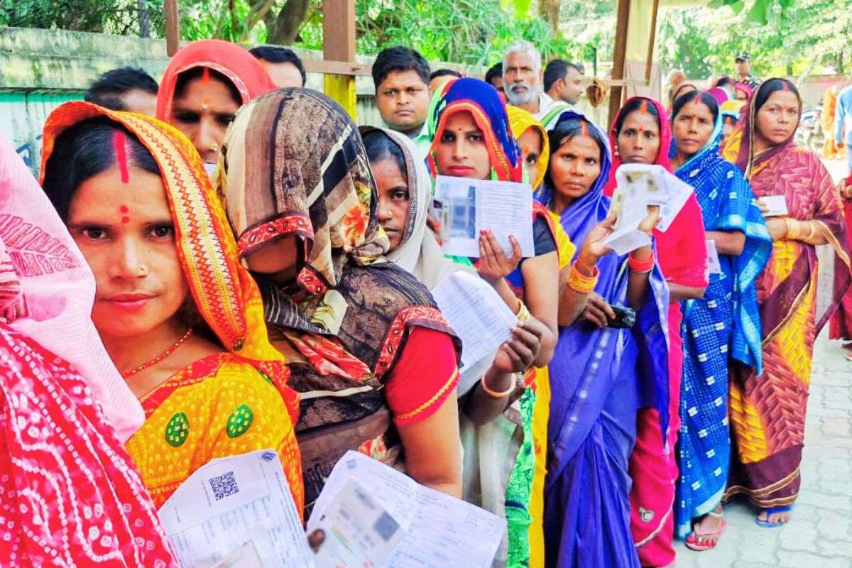 बिहार विधानसभा चुनाव 2025 के दूसरे चरण में कितना हुआ मतदान, एक-एक जिले का ब्योरा यहां देखें