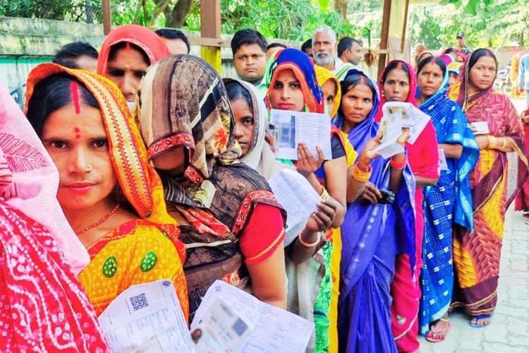 बिहार विधानसभा चुनाव 2025 के दूसरे चरण में कितना हुआ मतदान, एक-एक जिले का ब्योरा यहां देखें