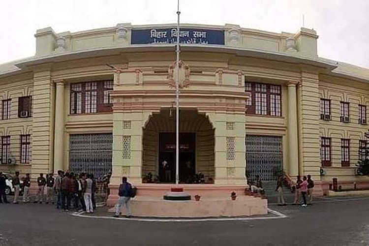 Bihar Vidhan Sabha: एक दिसंबर से विधानसभा का सत्र शुरू, टैबलेट की मदद से सवाल-जवाब, लगाए गए सेंसर वाले माइक