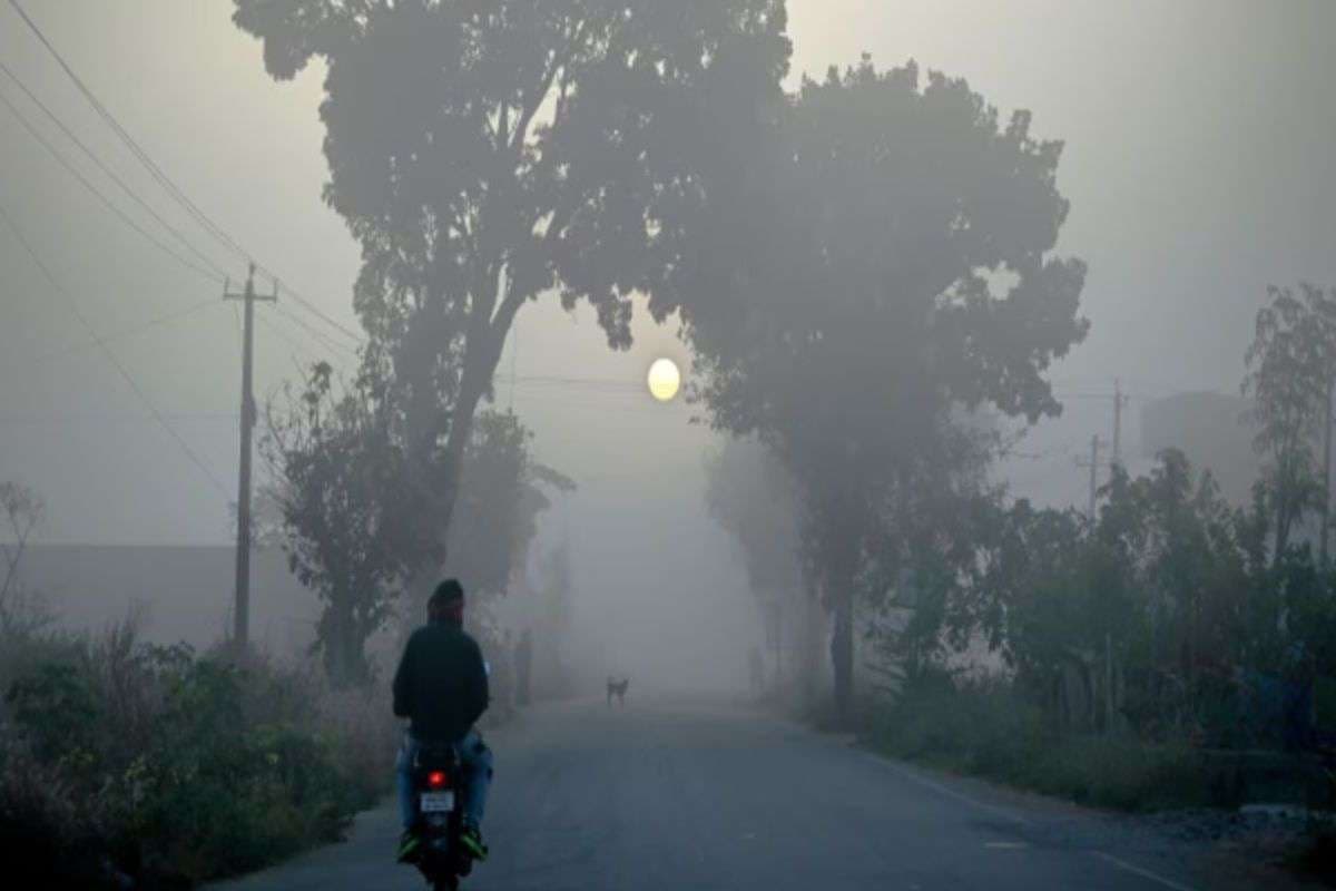 पहाड़ों से आ रही पछुआ हवा ने बढ़ा दी बिहार में ठंड, मौसम विभाग का अलर्ट जारी, 336 पर पहुंचा AQI