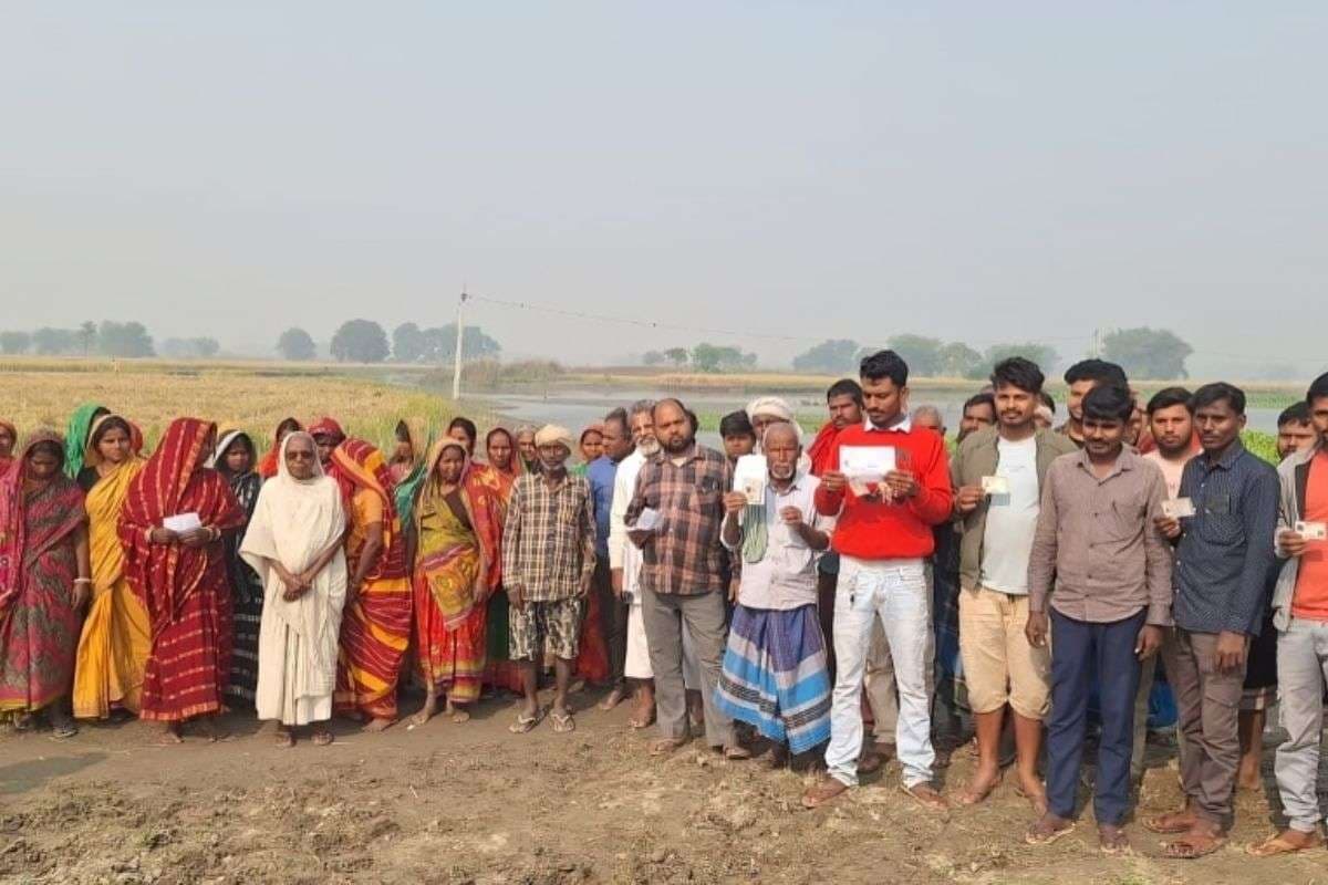Bihar Elections 2025: अररिया में लोकतंत्र ‘नदी के उस पार’, नाव गायब तो 1000 से ज्यादा लोग नहीं डाल पाए वोट