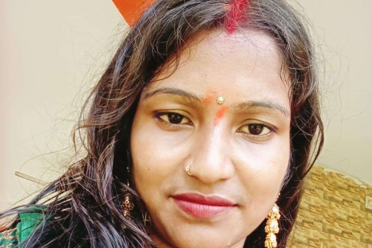 बोकारो में फंदे से झूलती मिली महिला, पिता ने लगाया हत्या का आरोप, रहस्यमयी मौत पुलिस के लिए बनी पहेली