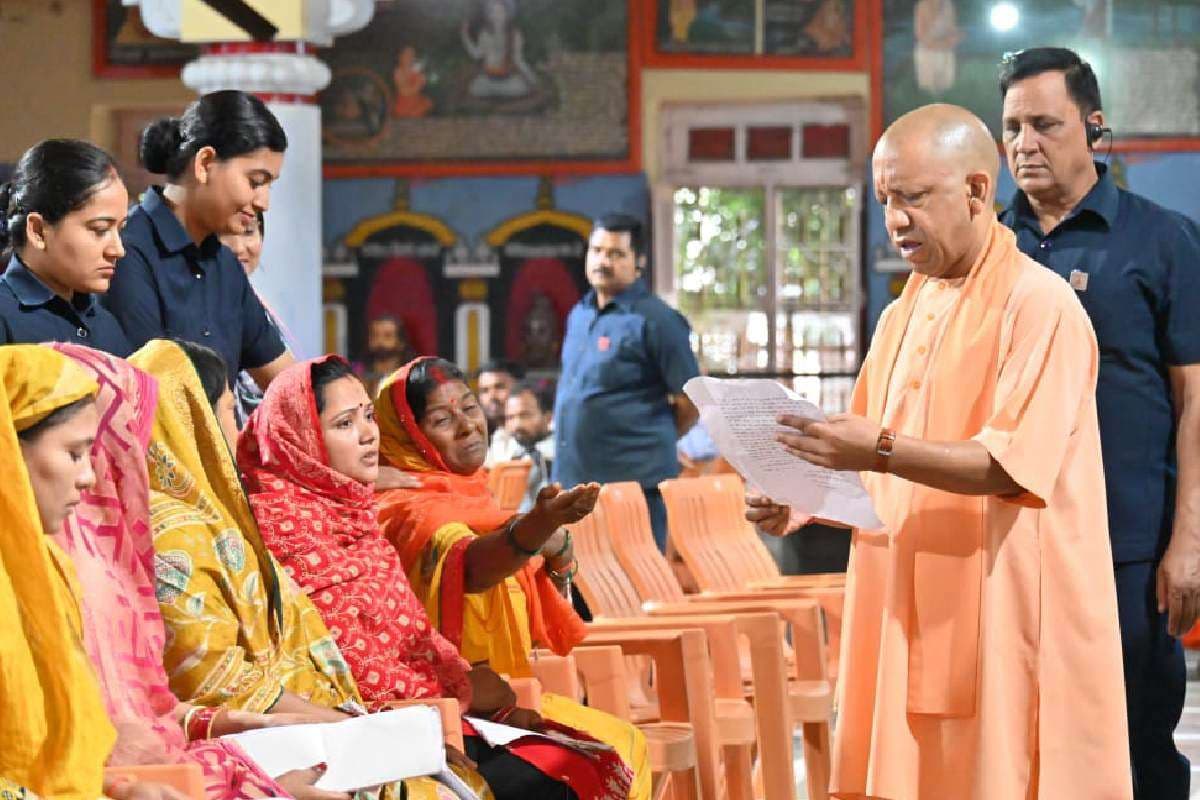 UP News : जनता की समस्याओं के समाधान के लिए संकल्पित है सरकार, बोले मुख्यमंत्री योगी