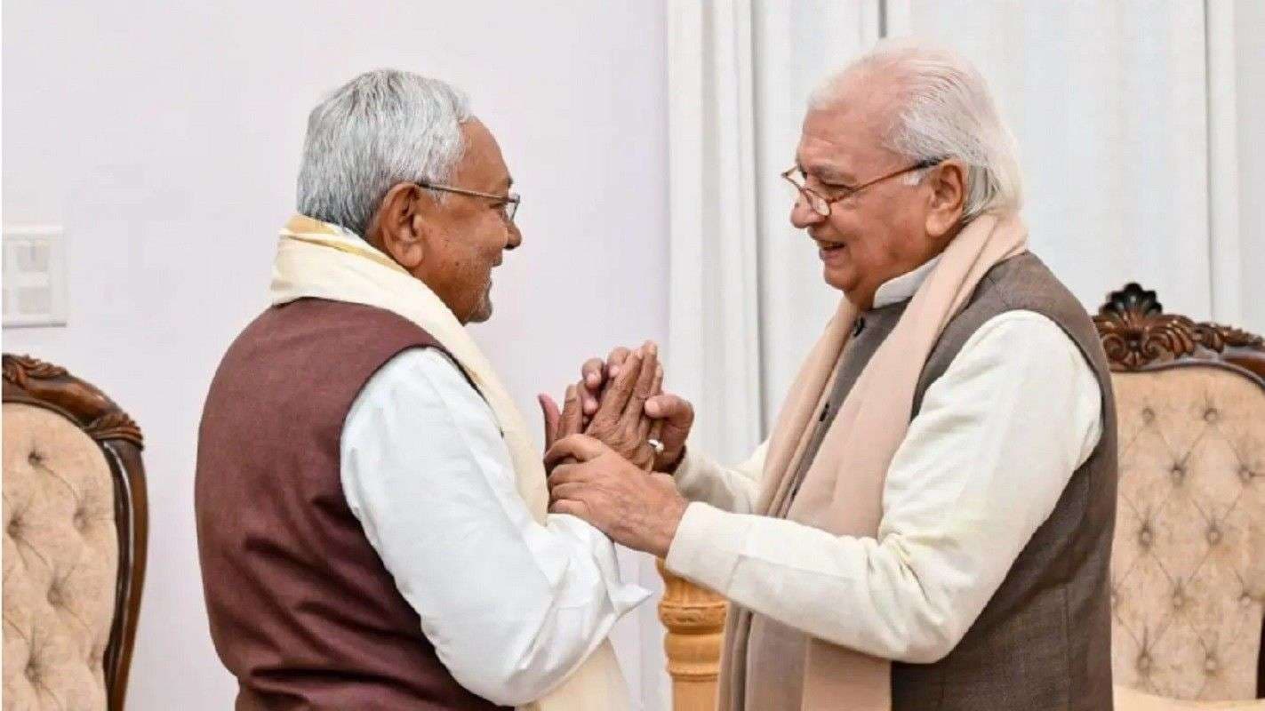 Bihar News: चार घंटे में विधायकों की तीन बैठकें, दोपहर बाद नयी सरकार बनाने का दावा पेश करेंगे नीतीश कुमार