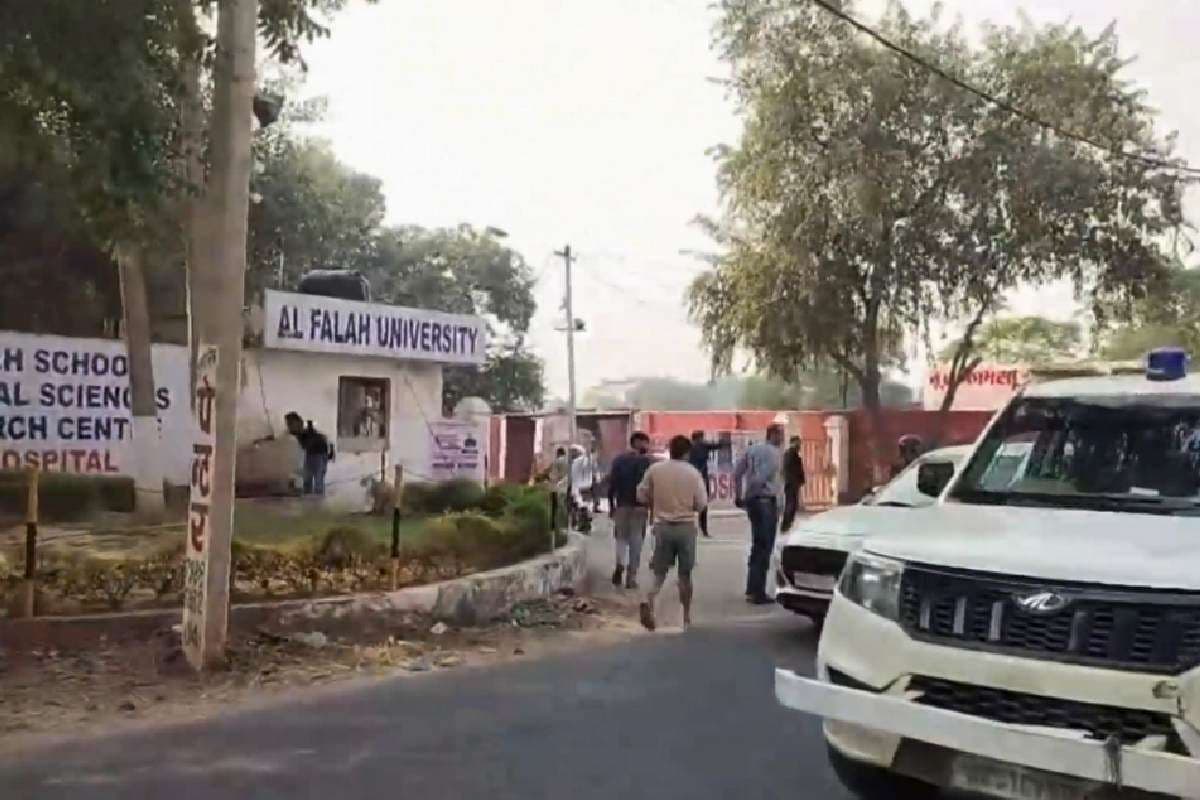 Watch Video : डॉक्टर या आतंकी! दिल्ली के पास 350 किलो विस्फोटक और राइफल बरामद