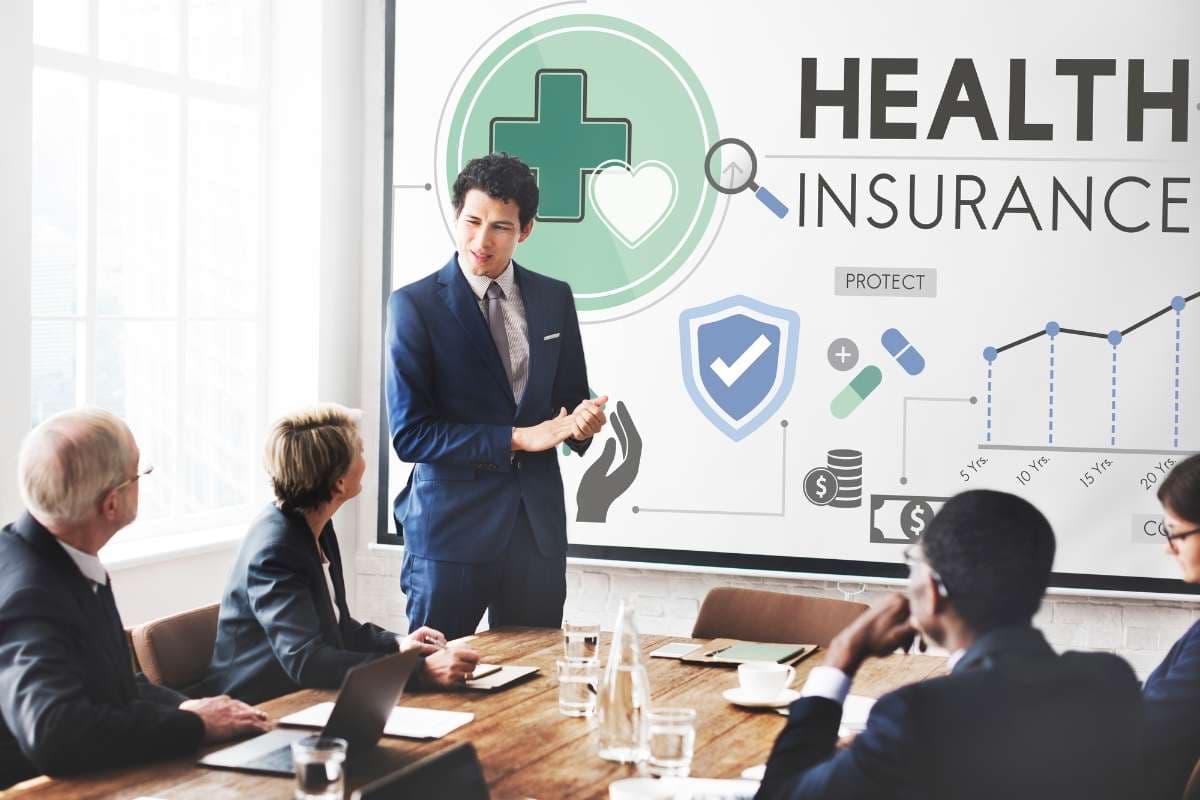 क्या आपकी हेल्थ पॉलिसी कैंसर और स्ट्रोक कवर करती है? गंभीर बीमारी से पहले ये जरूर जांचें